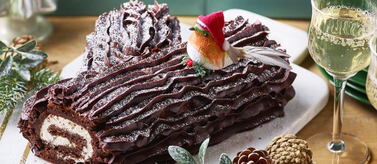 Which French yuletide treat is crafted to mimic a chocolate log, complete with sugary bark and fungi?
